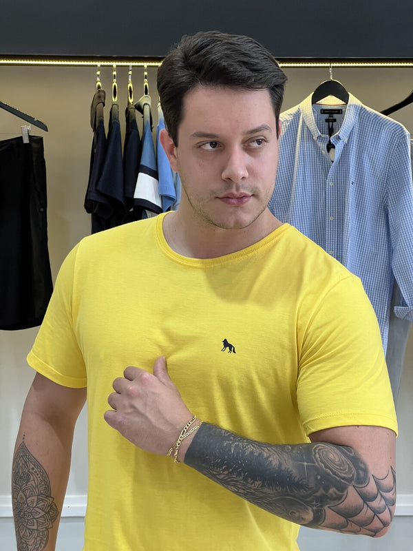Camiseta Acostamento Básica Lobo nas Costas Amarelo