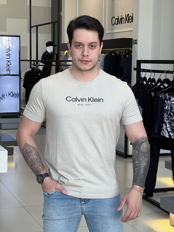 Camiseta Calvin Klein Lettering Assinatura Estampado Masculino