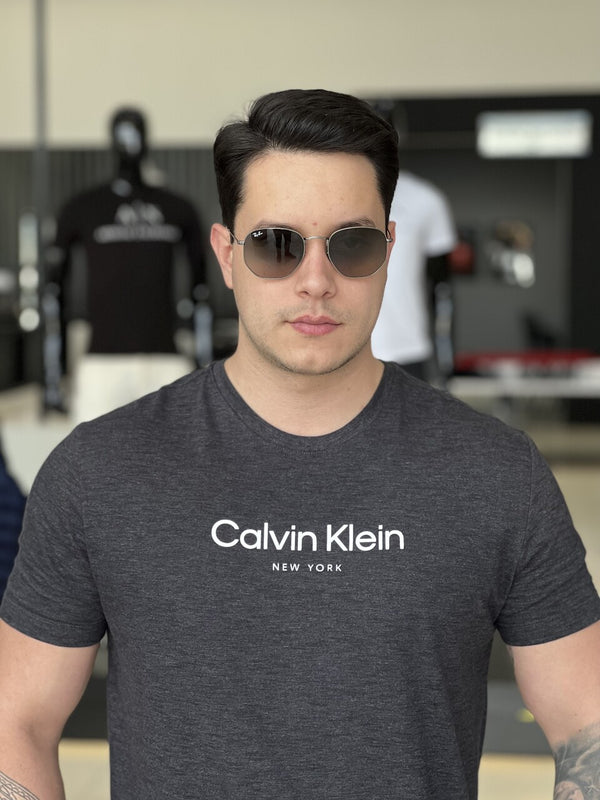 Camiseta Calvin Klein Lettering Assinatura Estampado Masculino